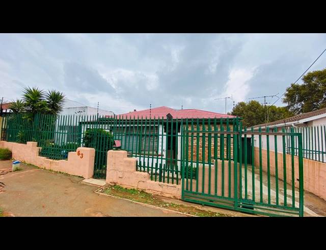 3 BEDROOM HOUSE FOR SALE IN BEZUIDENHOUT VALLEY
